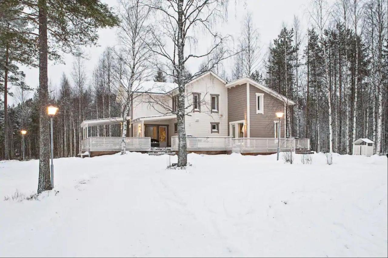 Luxurious Villa Kinos With Jacuzzi Rovaniemi Exterior photo